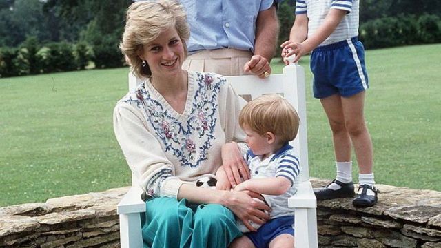 32 UNFORGETTABLE MOMENTS OF PRINCESS DIANA’S LIFE