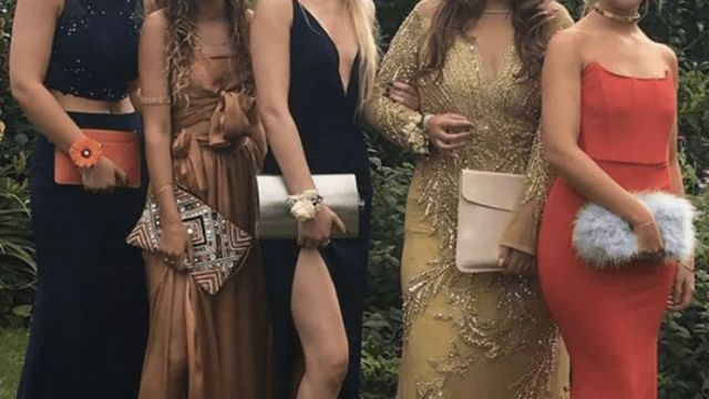 There’s a little secret in this picture of the five girls at prom that ends up making it go viral.