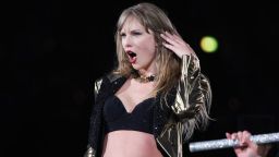 Taylor Swift mocked for “granny panties” after dress opens up unexpectedly in front of fans