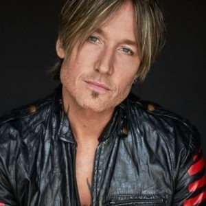 HT4.FANS RALLY AROUND KEITH URBAN AFTER HE ASKS THEM TO PRAY FOR HIM