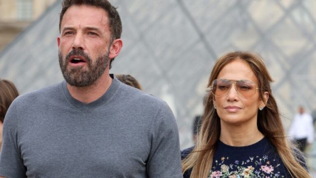 ht1.Ben Affleck has "struggled with loneliness" since moving out, makes last ditch bid to win back Jennifer Lopez, claims source