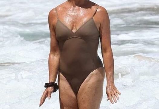 HT2.“Reason for gossiping”: Goldie Hawn, 77 years old, posted photos of her vacation in a swimsuit