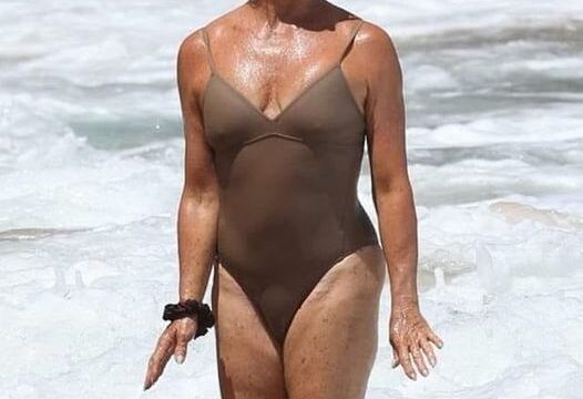 HT1.“Reason for gossiping”: Goldie Hawn, 77 years old, posted photos of her vacation in a swimsuit. -