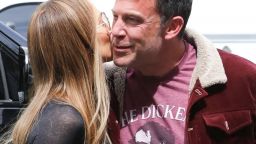 HT1.Jennifer Lopez and Ben Affleck avoid kisses while attending his son’s basketball game – days after tour is canceled