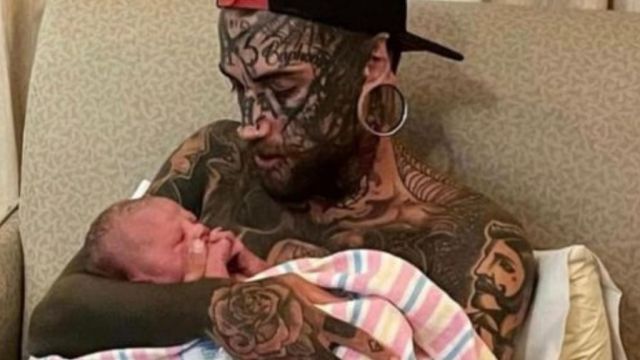 HT1. Dad whose body is completely covered in tattoos undergoes transformation for the sake of his young daughter