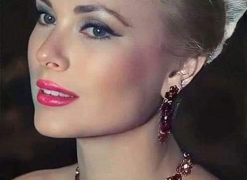 HT1. Camille, one of Grace Kelly's granddaughters is all grown up and looks just like the iconic Princess