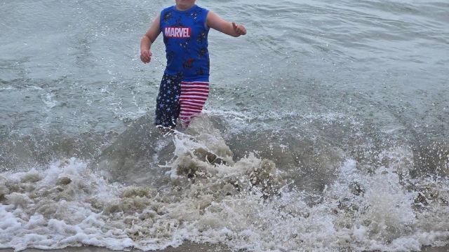 HT1. Mom issues warning after 10-year-old son collapses after playing in the ocean