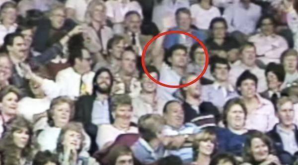 HT4. Johnny Carson asked the audience if anyone could play the piano. This man raised his hand, and his life changed forever